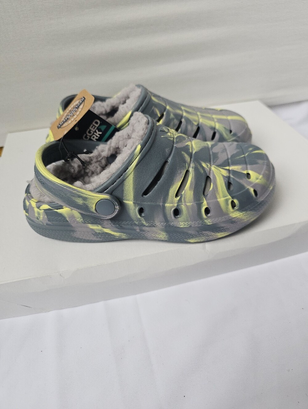 Rugged Shark – Thermally Lined Clogs (New with Tags)